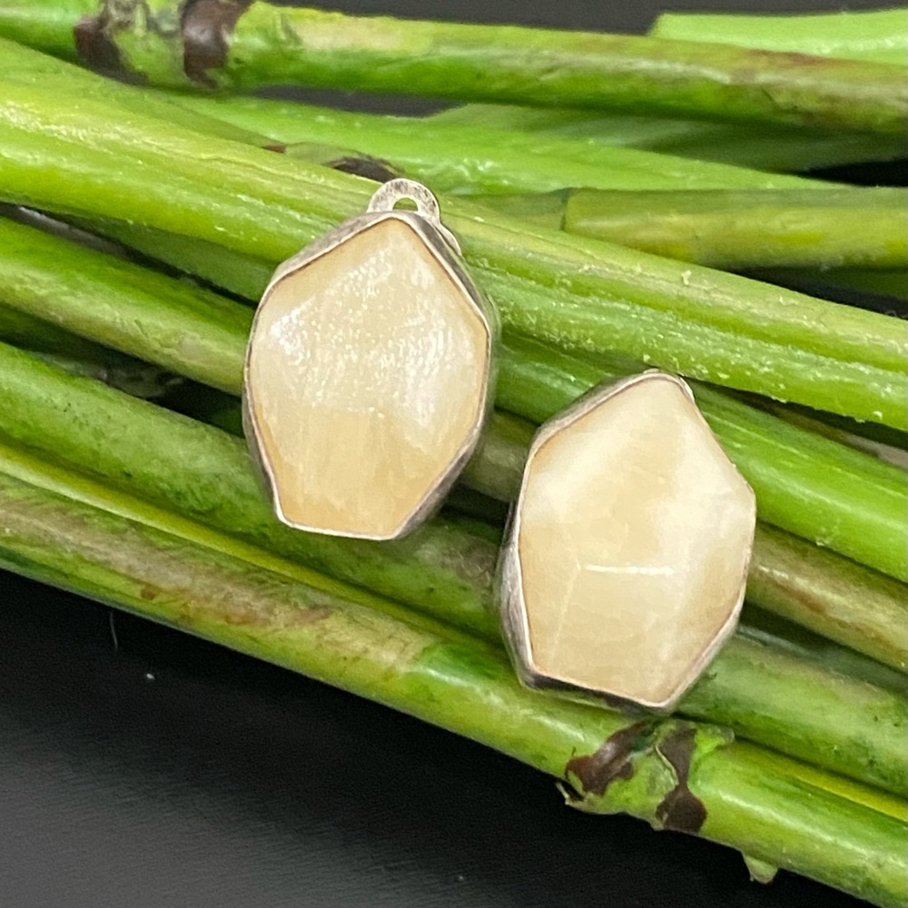 Unique Vintage 925 Sterling Silver Natural Stone Nephrite? Clip On Earrings 7g